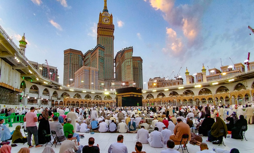 The Ultimate Hajj & Umrah Guide: A Spiritual Journey with Tawaful